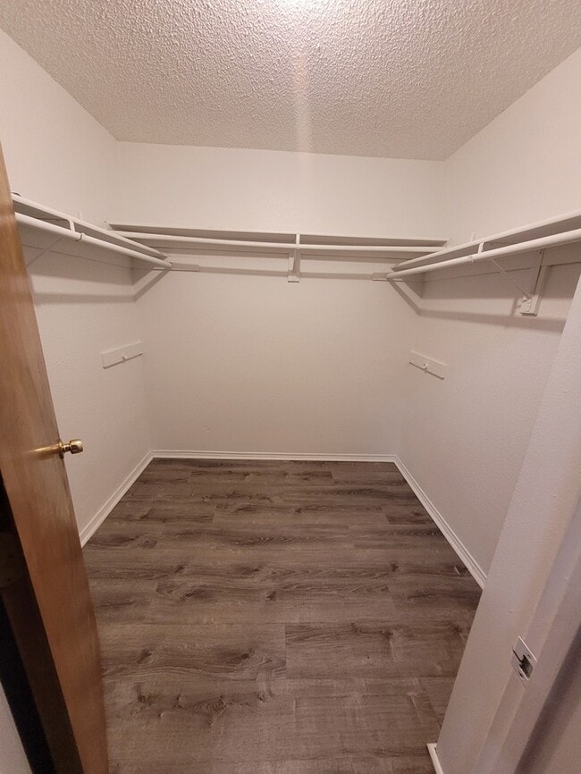 Building Photo - Spacious 3 bed 2 bath townhome!