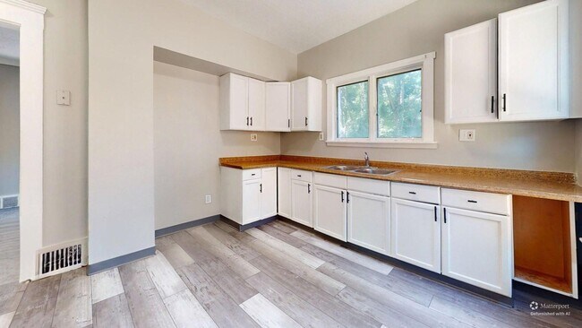 Building Photo - Cudell/West Blvd neighborhood; 4 bedroom/1 bath single family house for rent!