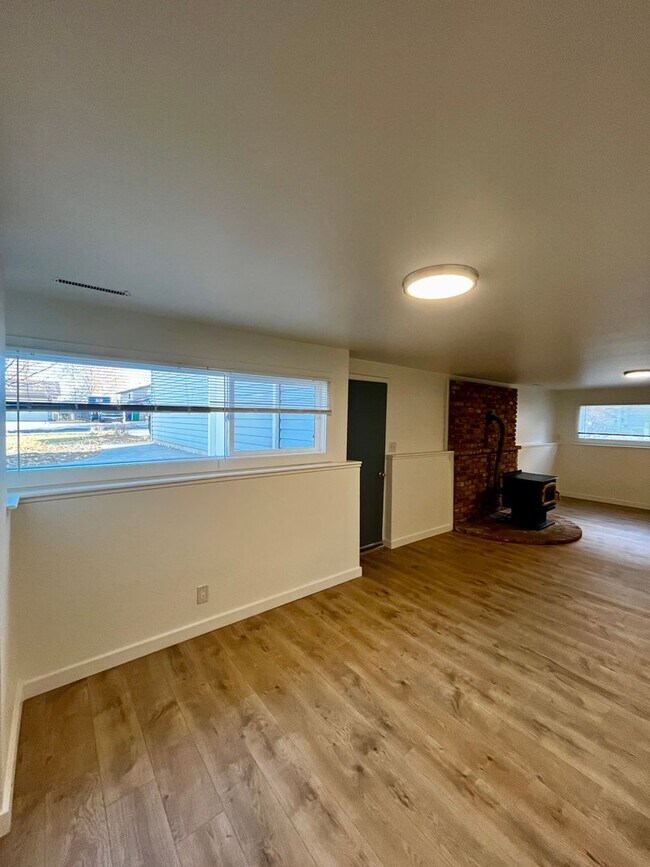 Building Photo - Fully Renovated 4-Bedroom Home, Plus an Office in Prime Bozeman Location