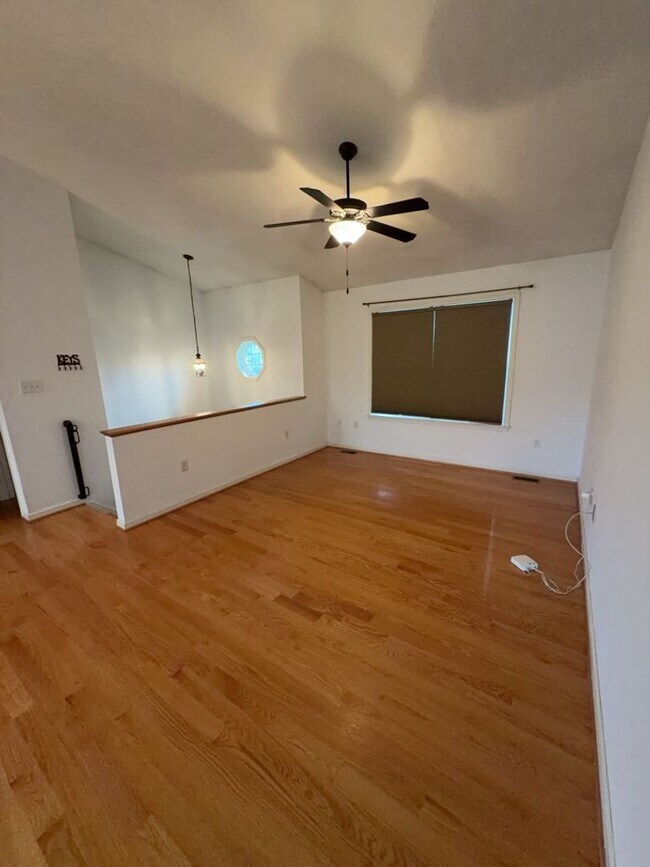 Building Photo - 100 Kaleigh Dr