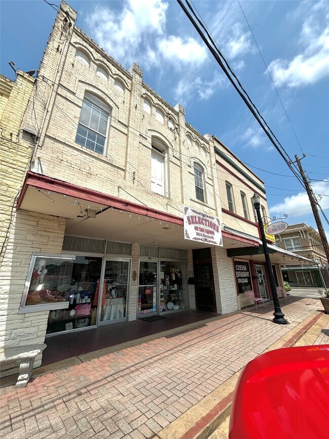 Primary Photo - 102 S Houston St