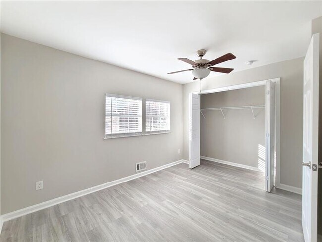 Building Photo - 2406 Campbellton Rd SW