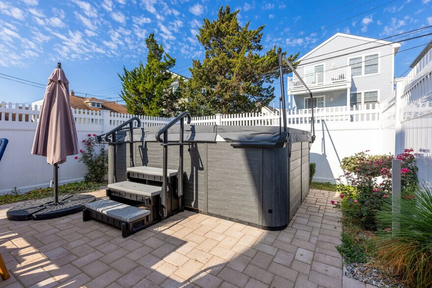 Building Photo - 212 Central Ave