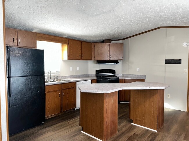 Building Photo - 602 Aster Bend