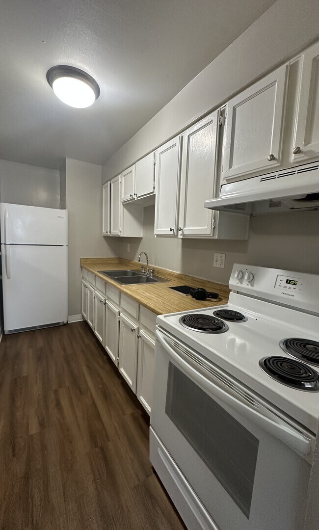 Building Photo - Williamsburg Community