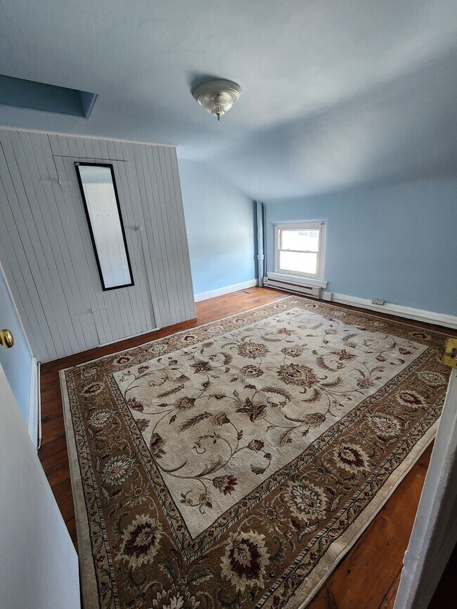 Building Photo - West Chester Historic Townhome - 4 bedrooms, 1 bath