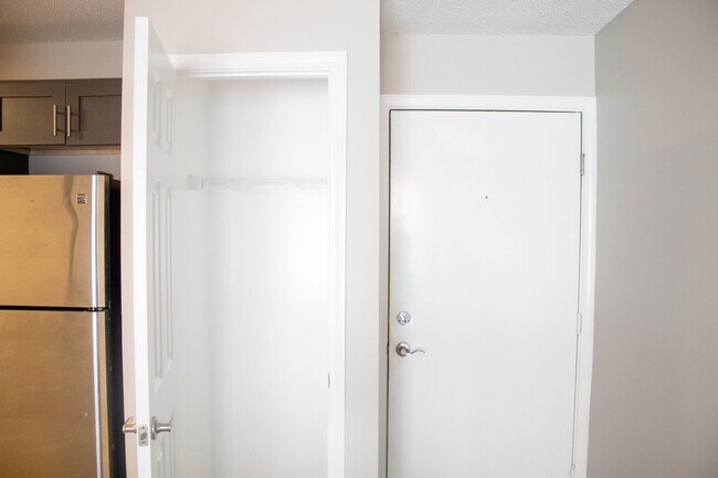 Interior Photo - 103 E Chalmers St