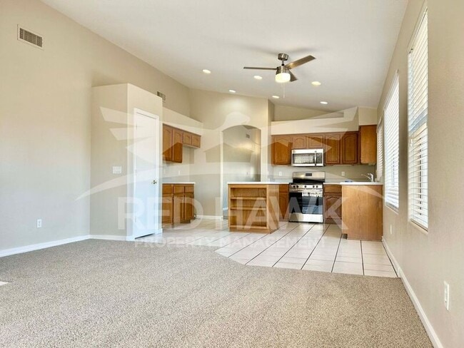 Building Photo - 437 W San Angelo St
