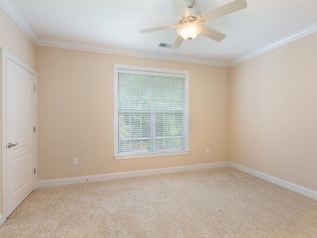 Building Photo - Beautiful 3 Bed 2 Bath Condo with Communit...