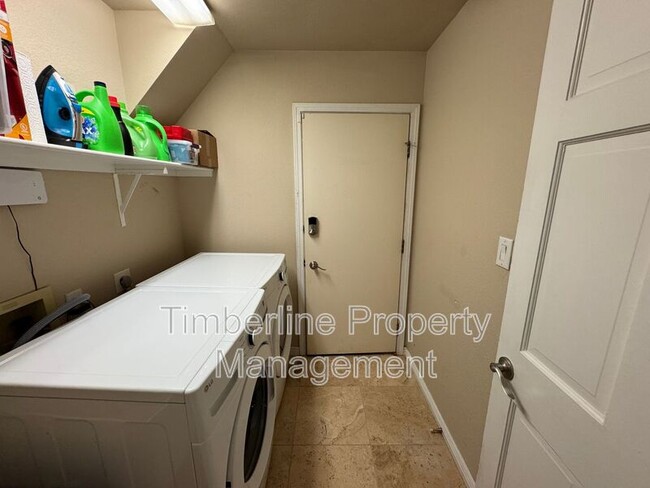 Building Photo - 5265 Champagne Dr