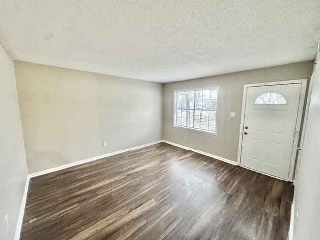 Building Photo - 3940 Schoolfield Rd