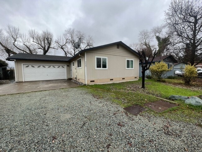 Building Photo - 3-bedroom, 2-bathroom home in Redding Upda...