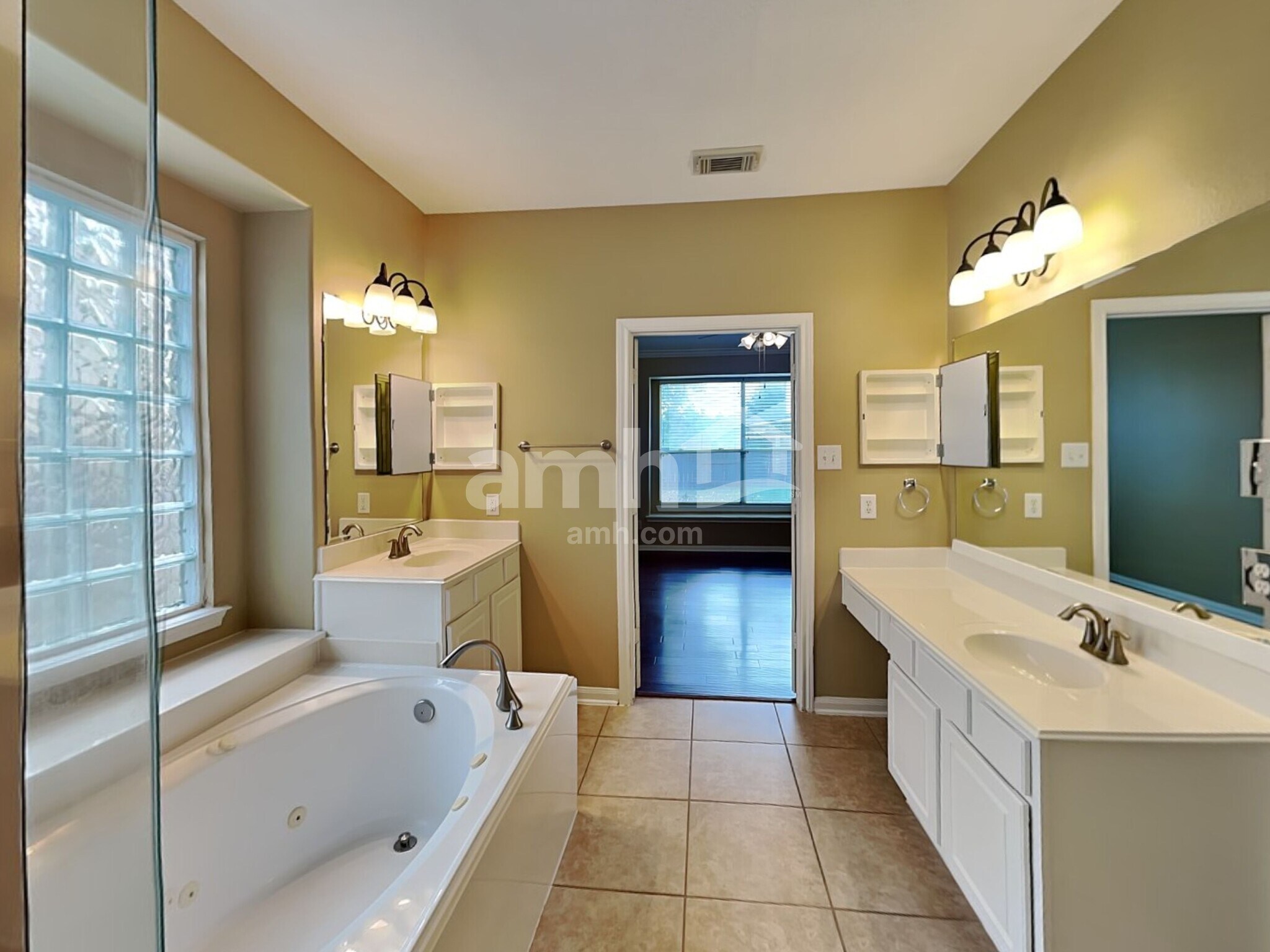 Building Photo - 25118 Auburn Terrace Dr