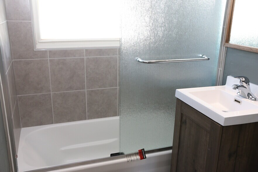 Bathroom Main Floor - 3008 E 15th St