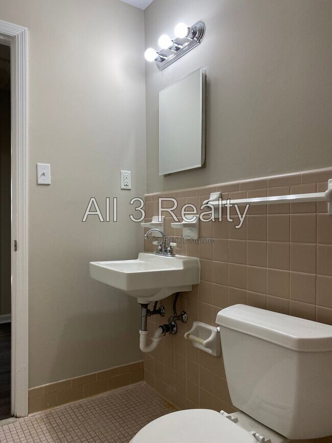 Building Photo - 306 Oakwild Dr