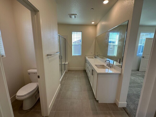 Building Photo - 2056 Marina Dr