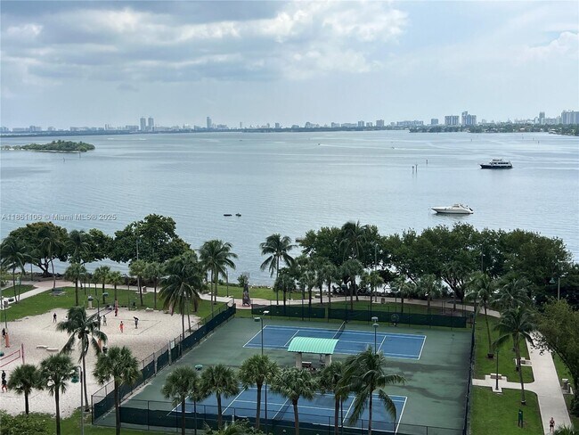 Building Photo - 1750 N Bayshore Dr