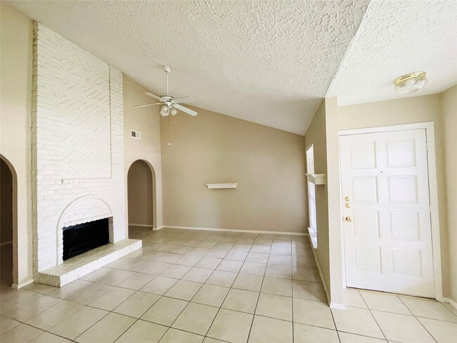 Building Photo - 19319 Lazy Valley Dr