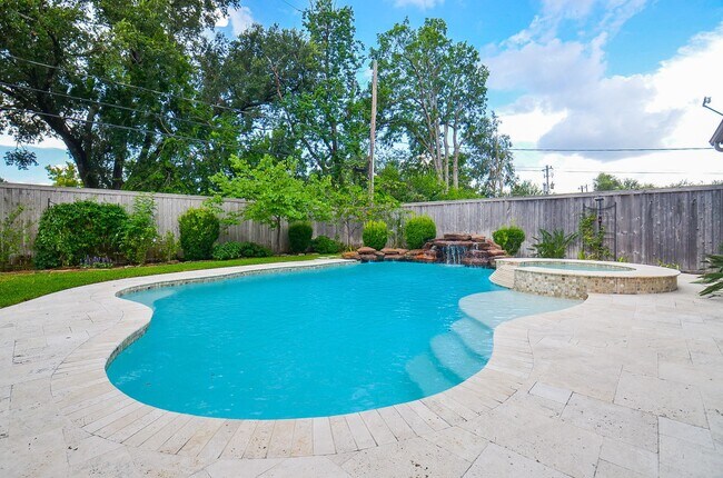 Building Photo - 5413 De Milo Dr