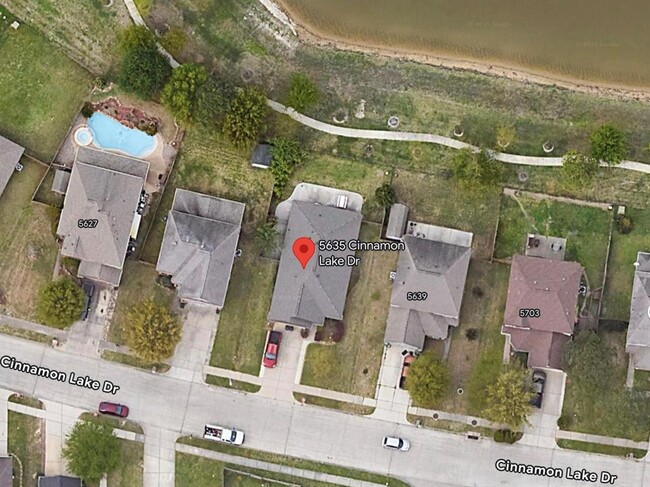Building Photo - 5635 Cinnamon Lake Dr