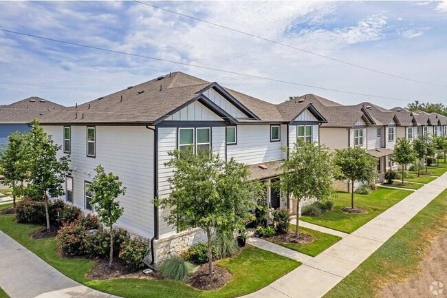 Building Photo - 705 Horseshoe Dr