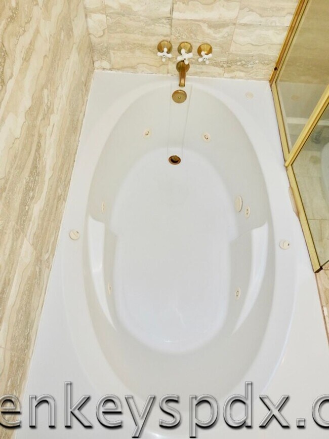 Building Photo - 10197-1136