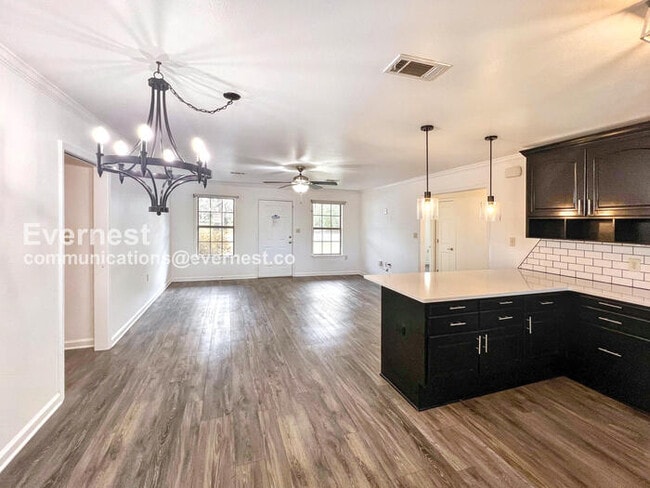 Building Photo - 613 Jefferson St