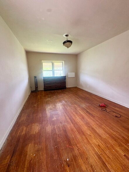 Building Photo - 330 E 92nd St