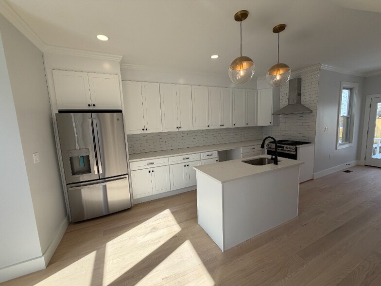 Building Photo - 3217 Central Ave NE