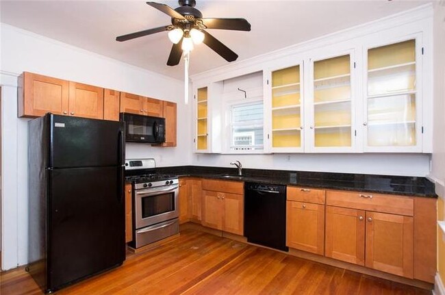 Kitchen with granite - 259 Doyle Avenue