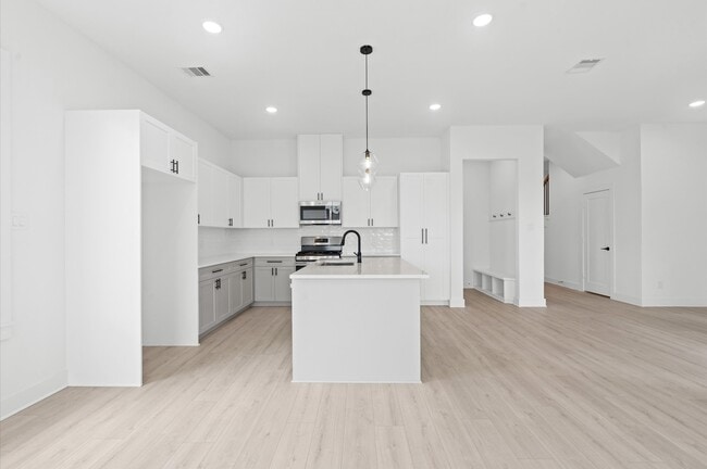 Building Photo - 9602 Valeca Dr