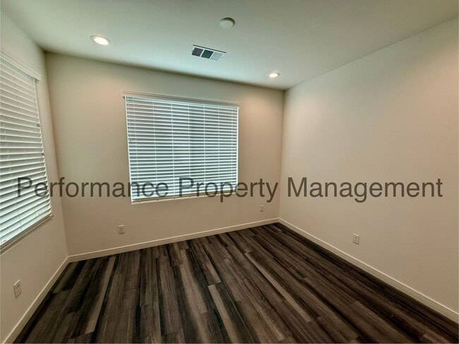 Building Photo - Stunning 4 Bed/3 Bath Belcourt Seven Oaks Home w/ $0 Deposit Option & More