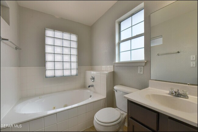 Building Photo - 3057 Tierra Mina Dr