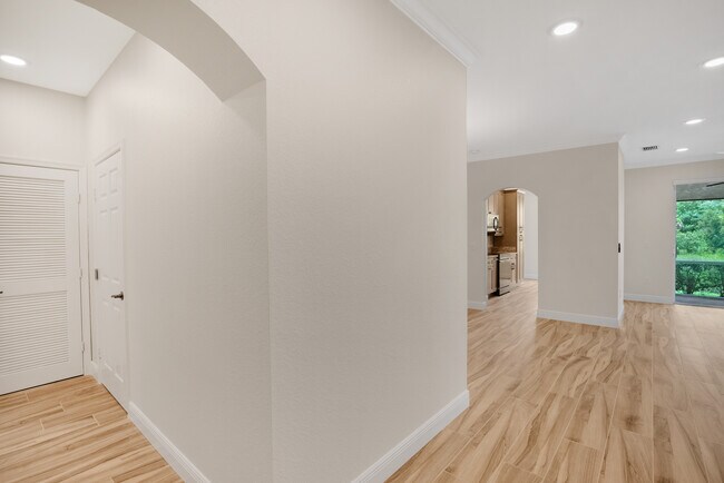 Building Photo - 7546 SW Herrington Ln