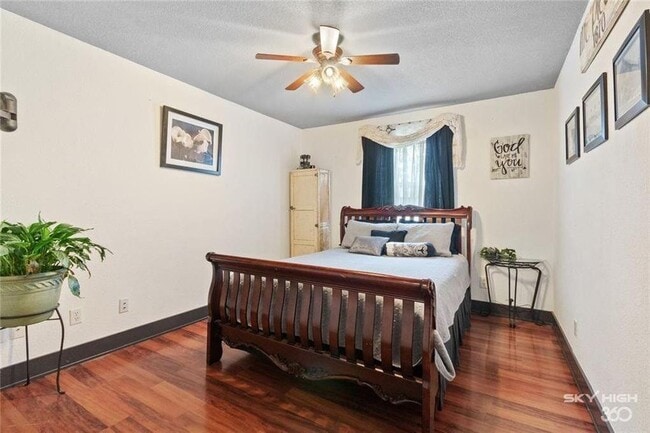 Building Photo - 405 SW 10th St