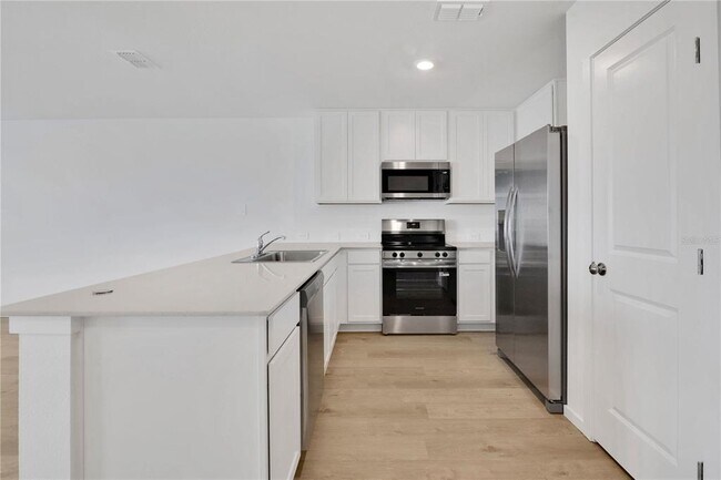 Building Photo - 975 Phoenix St