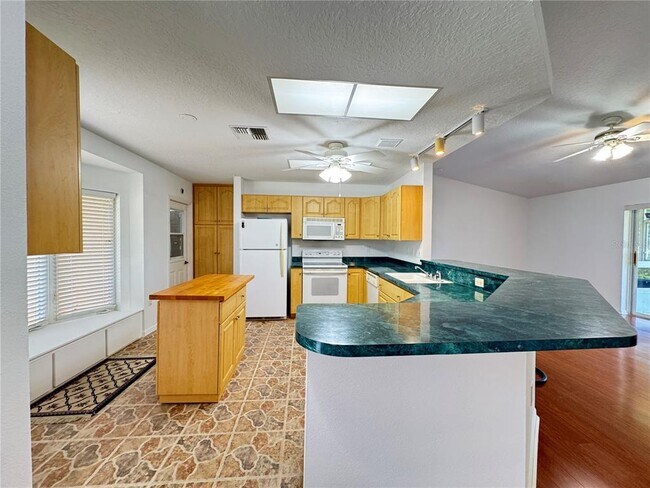 Building Photo - 21606 Rosewood Ct