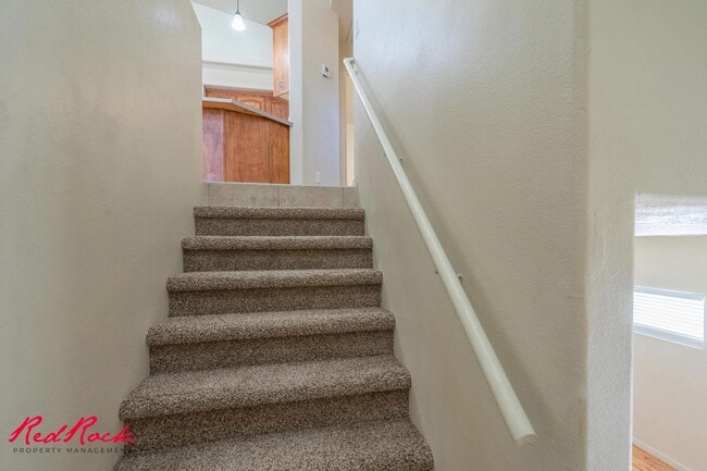 Building Photo - Fresh Carpet! Spacious 5-Bedroom Townhome