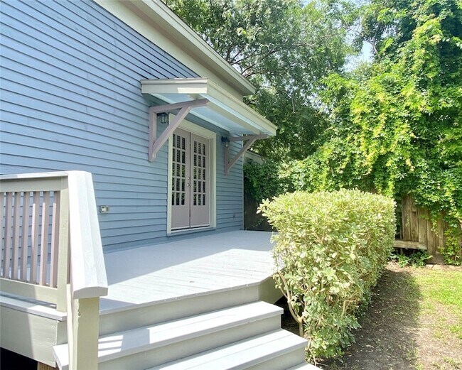 Building Photo - 2012 Ursuline St