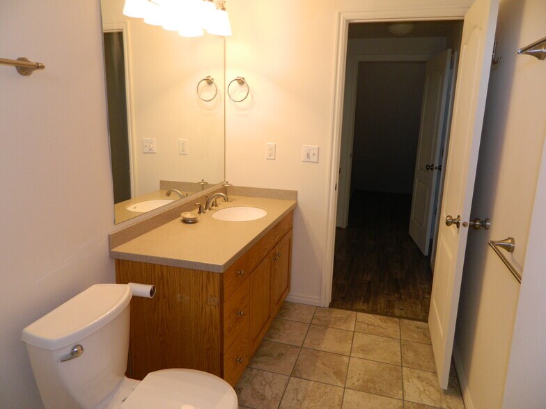 Building Photo - 6304 Parkridge Dr