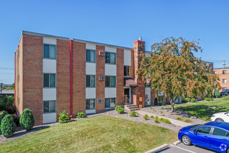 Lauderdale Hollows 1622 Carl St Lauderdale MN 55108 Apartment Finder