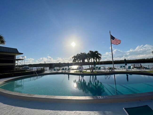 Building Photo - 275 S Beach Rd