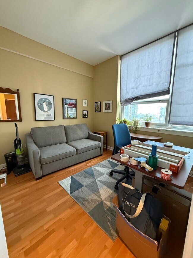 Building Photo - 1305 S Michigan Ave