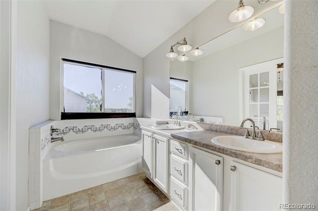 Building Photo - 835 Ridgebury Pl