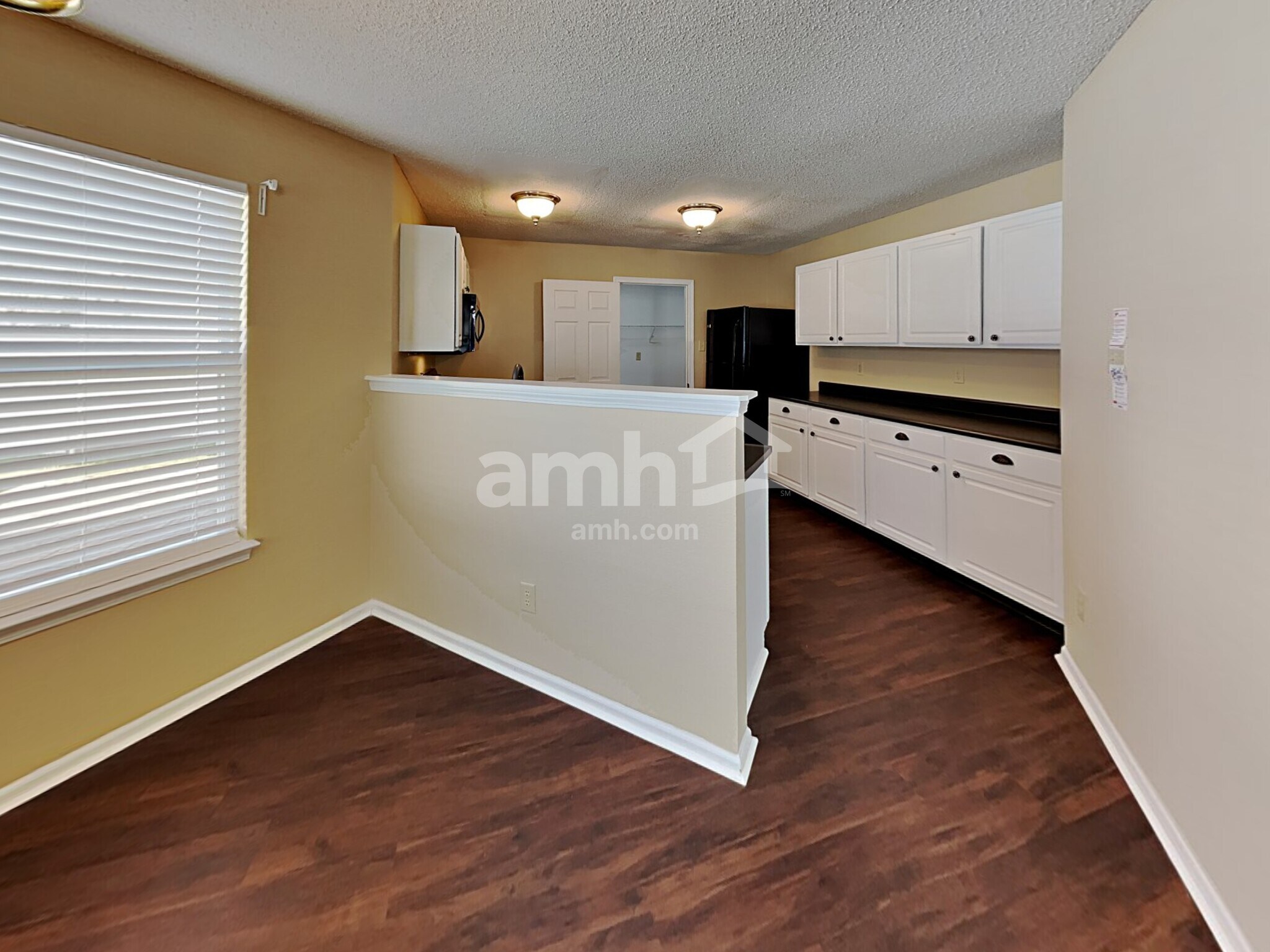 Building Photo - 10970 Clear Spring Dr