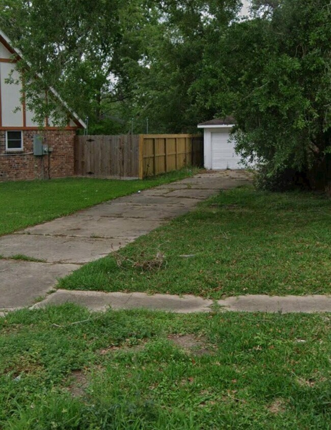 Building Photo - 6818 Thornwild Rd