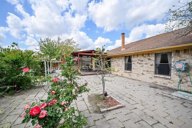 Building Photo - 14431 Royal Hill Dr