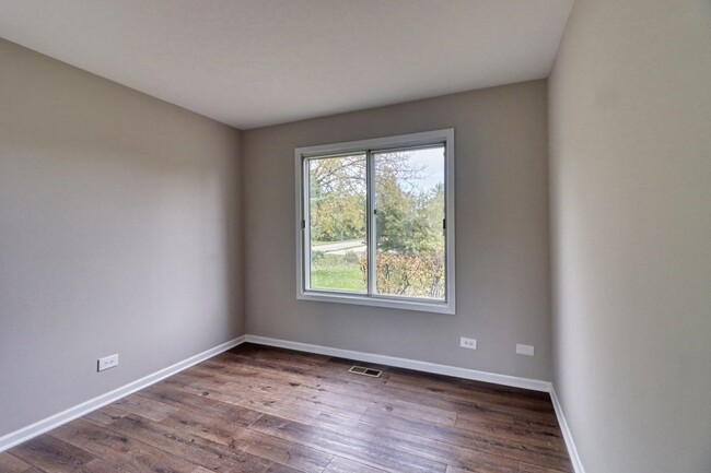 Building Photo - 364 Grissom Ct