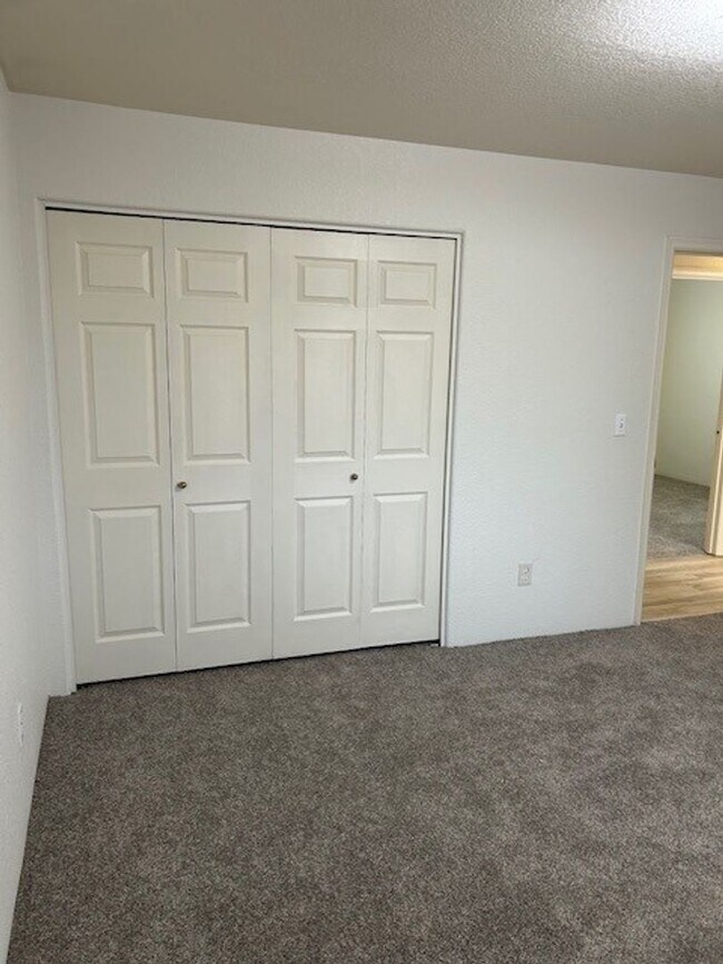 Building Photo - 3 Bedroom 2 Bath House