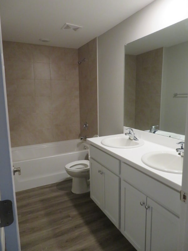 Building Photo - 2605 NE 6th Pl